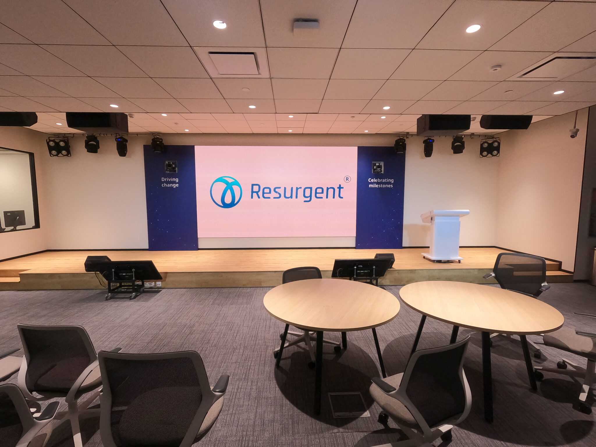 Top 5 Eye-Catching (And Powerful) Applications of Video Walls